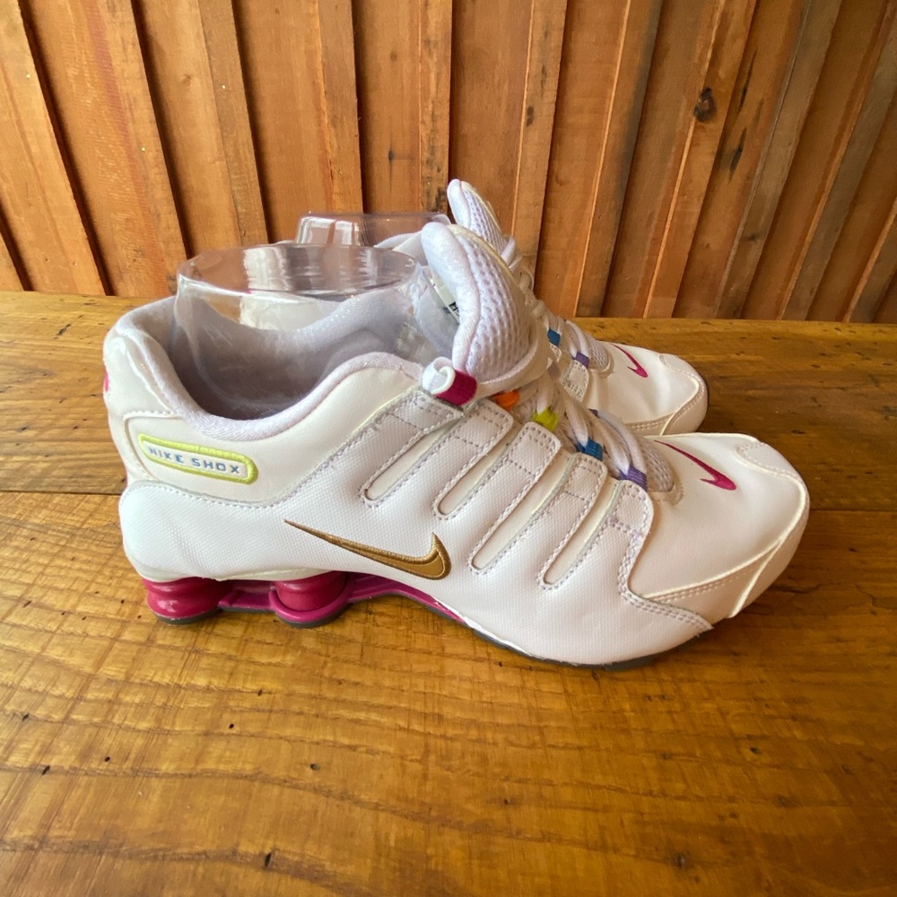 Nike Shock NZ/White and Pink/Youth Size 7Y/Womens 81/2/ 415245-108